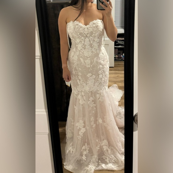 Joelle from Maggie Sottero NWT size 10 in wedding dress - Picture 5 of 12